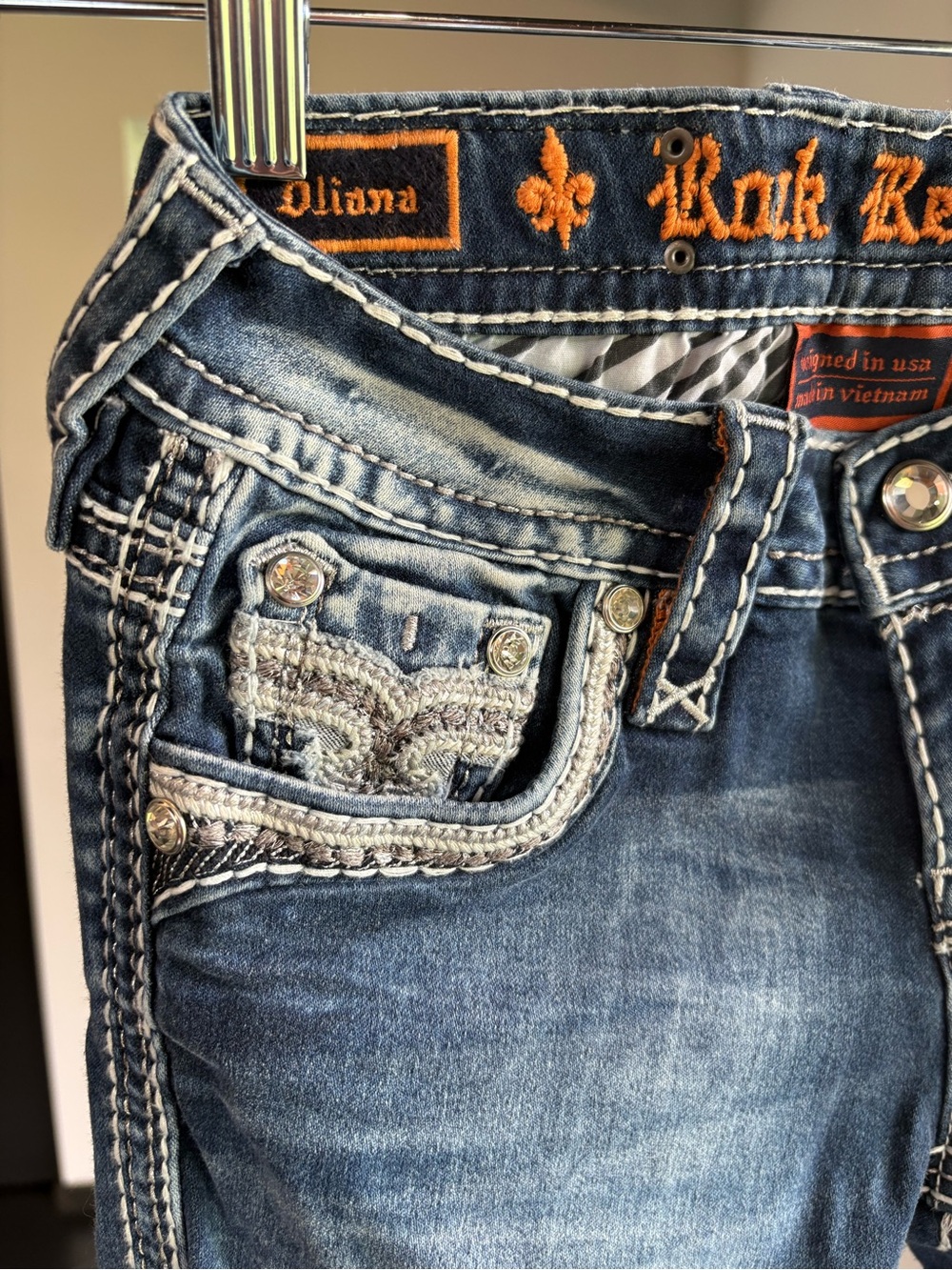 Rock Revival Women's Skinny Jeans in Faded Blue with Embroidered Back Pockets - Picture 4 of 6